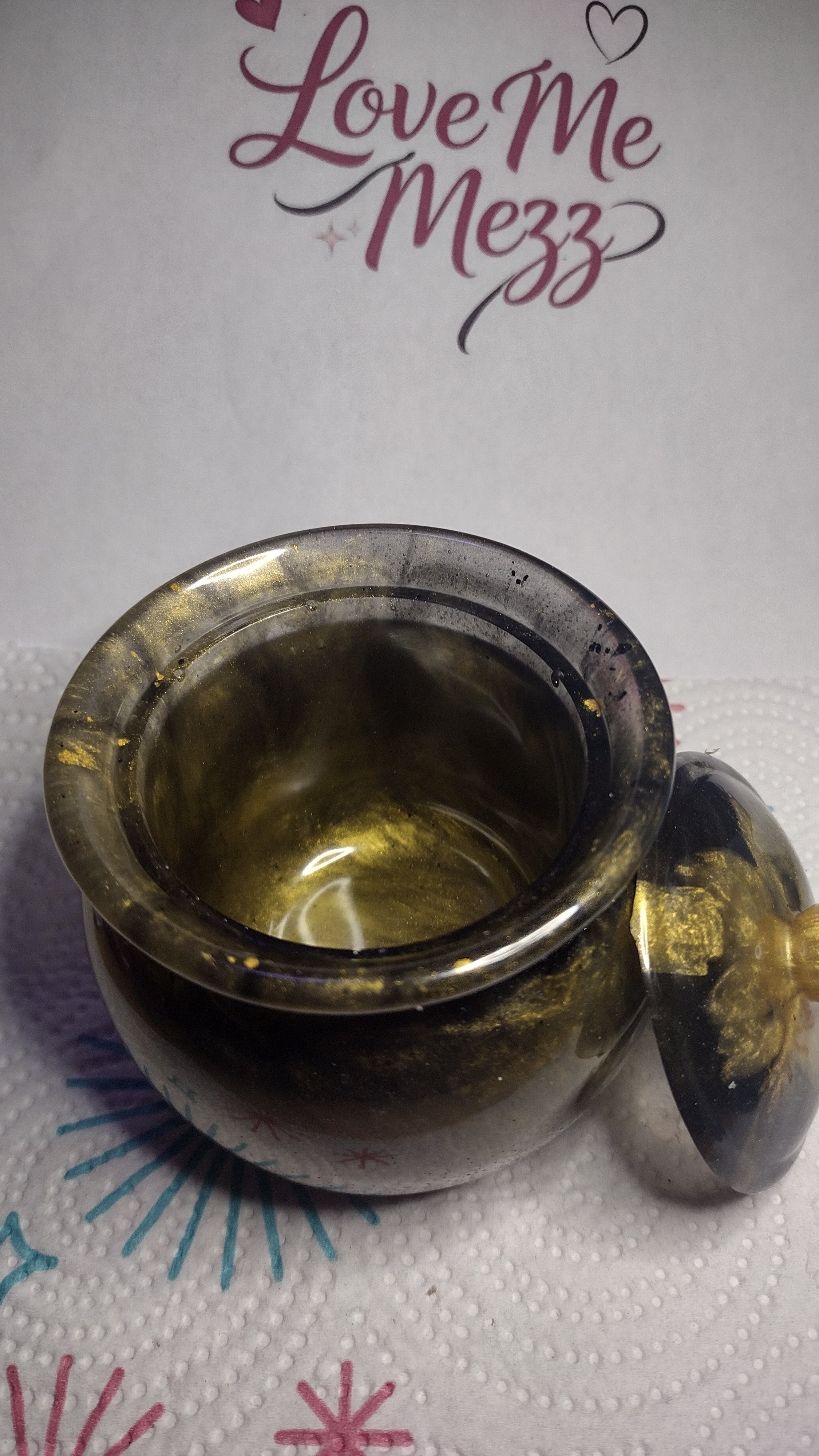 Gold/Black resin jar
