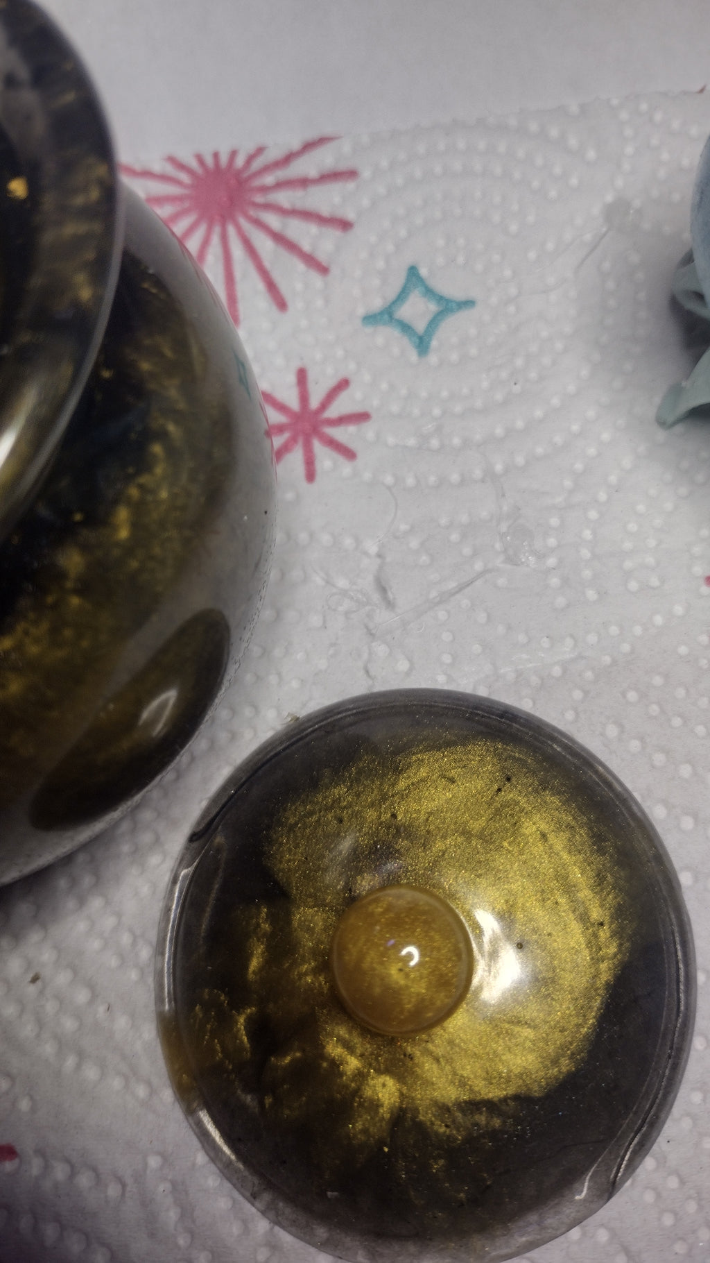 Gold/Black resin jar