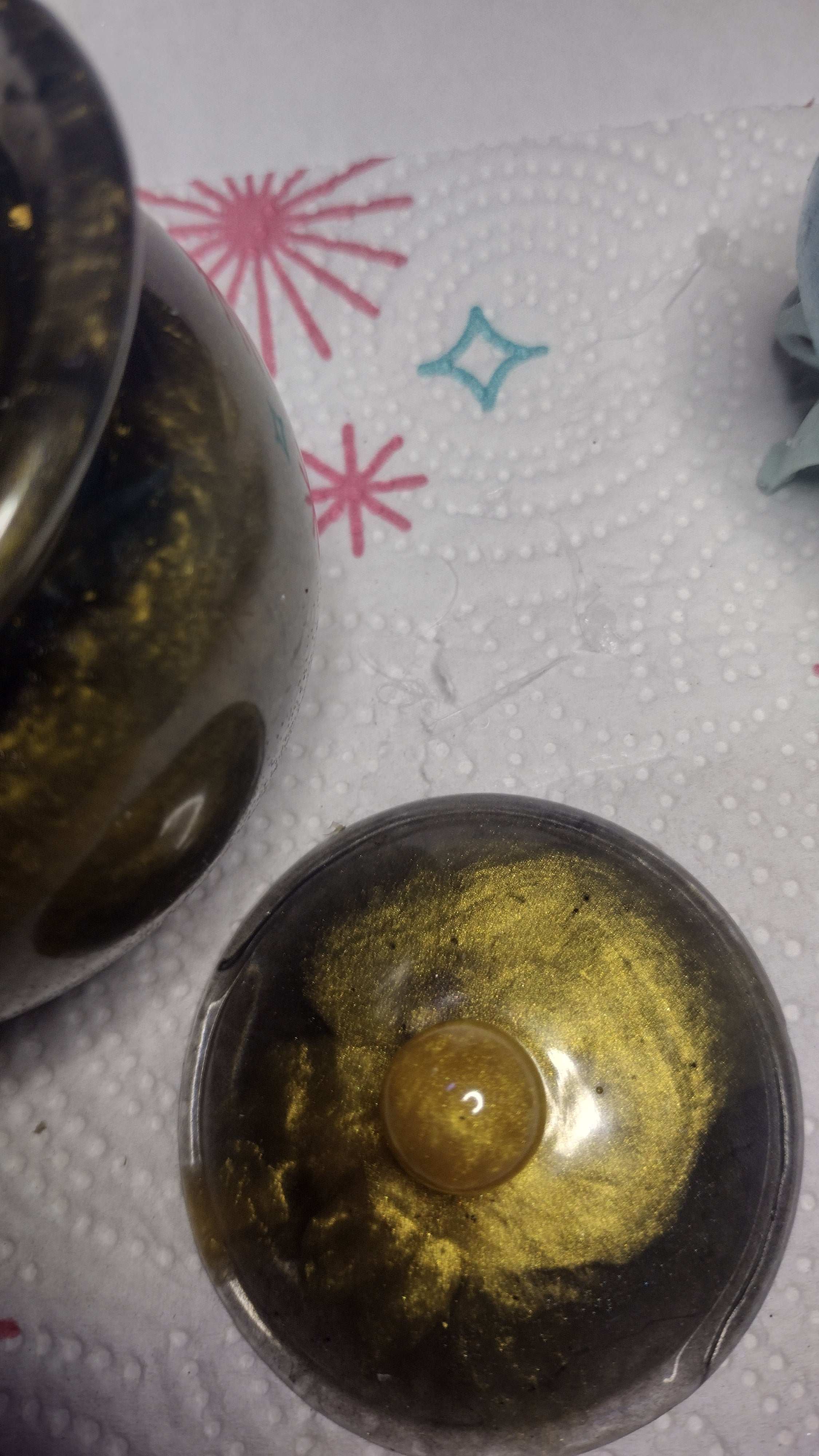Gold/Black resin jar